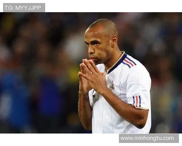 法国足球历史上备受瞩目的黑脚球星是谁及其传奇生涯揭秘 法国足球历史上备受瞩目的黑脚球星是谁及其传奇生涯揭秘