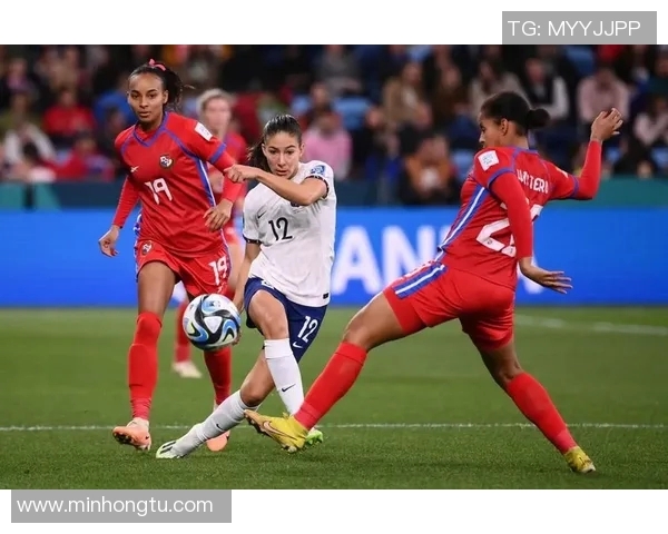 女足球星风采尽显 助力体育发展 展现女性力量与竞技精神的精彩瞬间